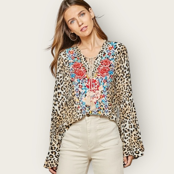 Savanna Jane Floral Embroidered Leopard Print Bell Sleeve Blouse Size Medium - Picture 15 of 15